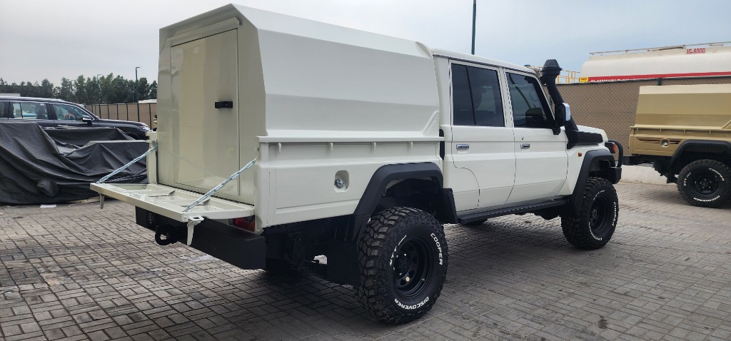 Toyota Land Cruiser 79 thumb 2