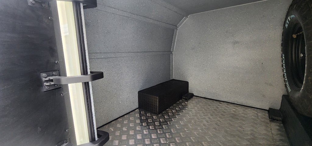 Toyota Land Cruiser 79 thumb 3