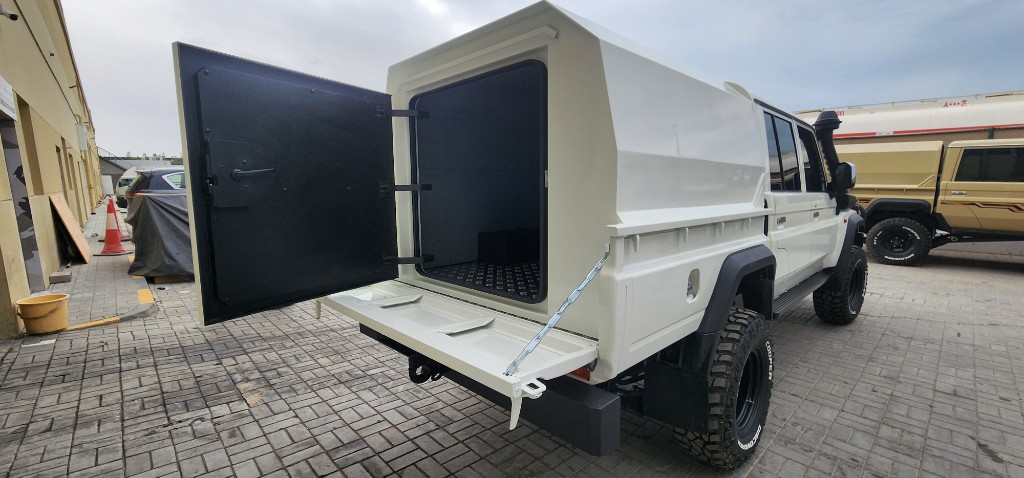 Toyota Land Cruiser 79 thumb 4