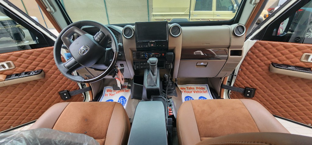 Toyota Land Cruiser 79 thumb 6