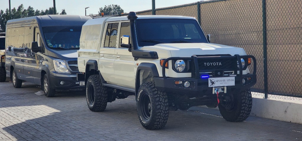 Toyota Land Cruiser 79 thumb 7