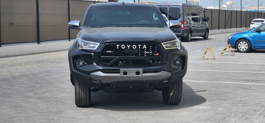 Toyota Hilux thumb 6