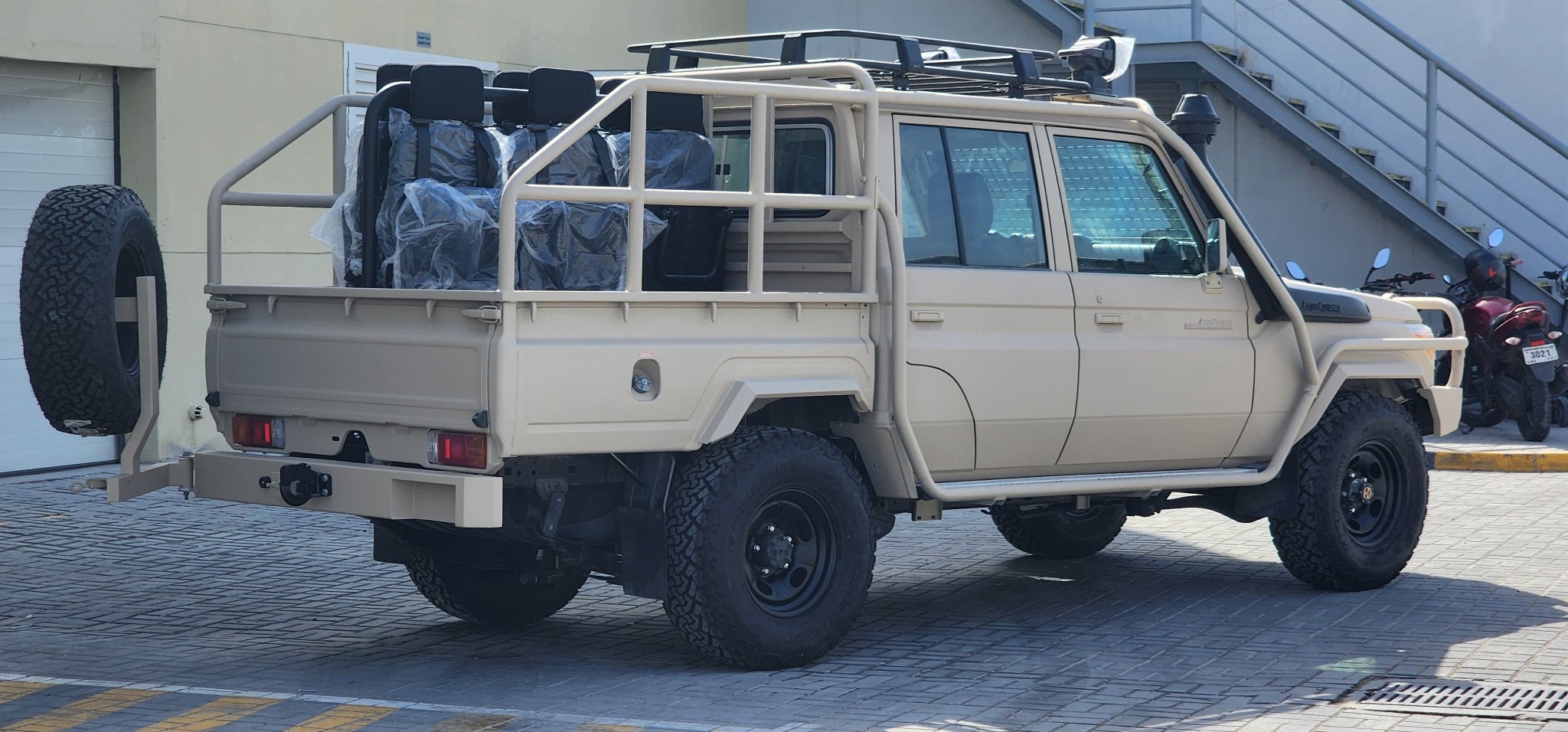 Toyota Land Cruiser 79 – Roll Cage Version thumb 2