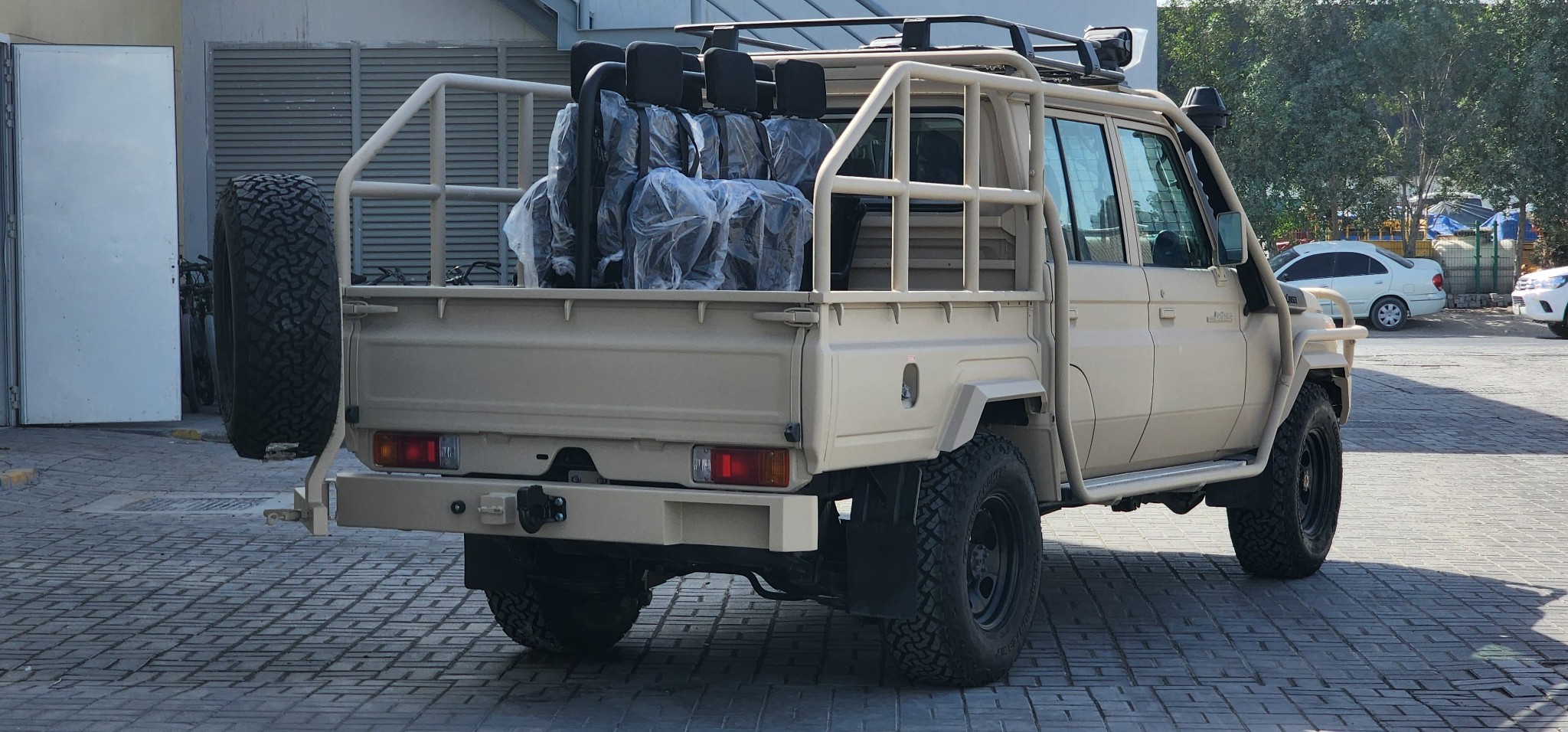 Toyota Land Cruiser 79 – Roll Cage Version thumb 3