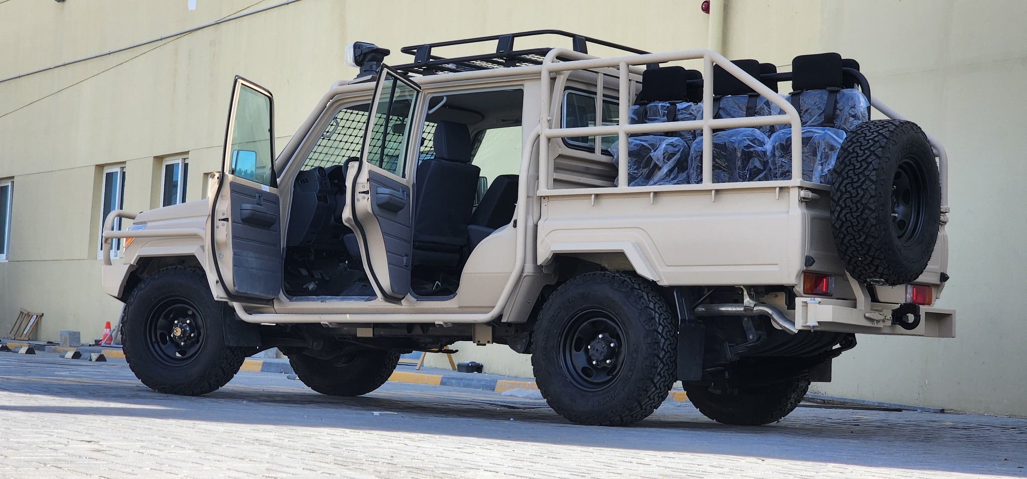 Toyota Land Cruiser 79 – Roll Cage Version thumb 4