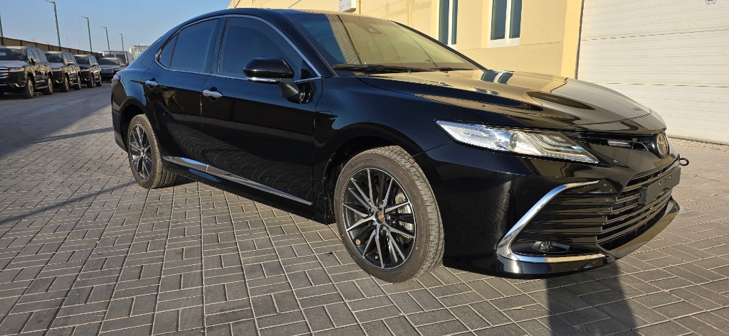 Toyota Camry thumb 3