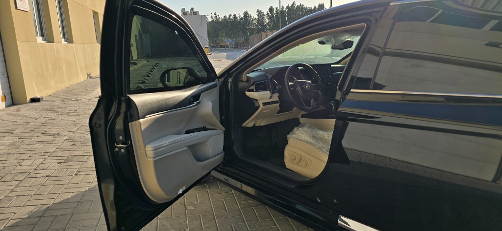 Toyota Camry thumb 6