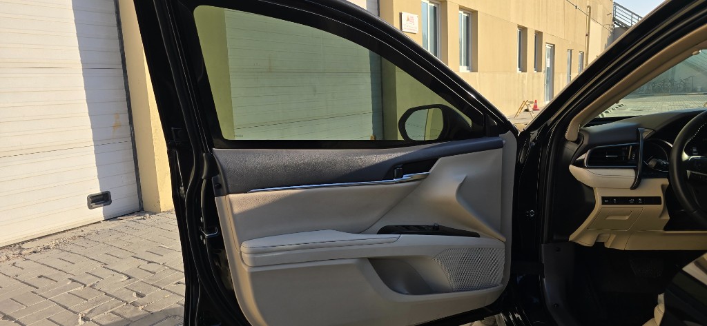 Toyota Camry thumb 8