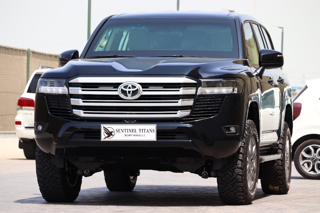 Toyota Land Cruiser 300 thumb 2