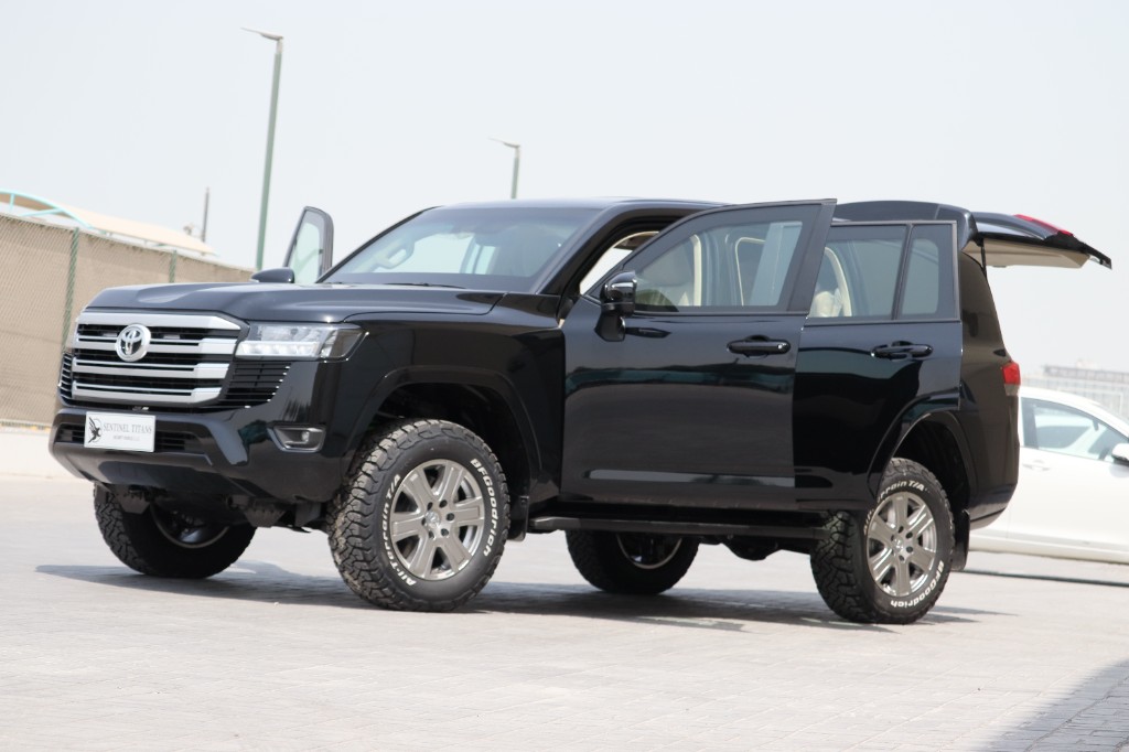 Toyota Land Cruiser 300 thumb 4