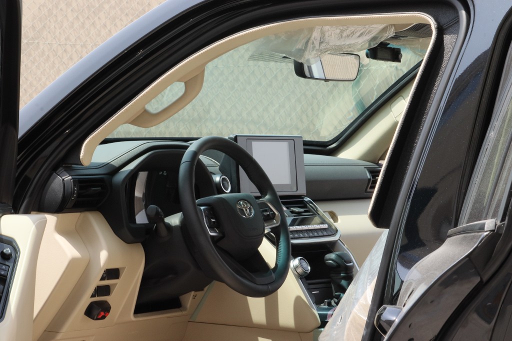 Toyota Land Cruiser 300 thumb 6