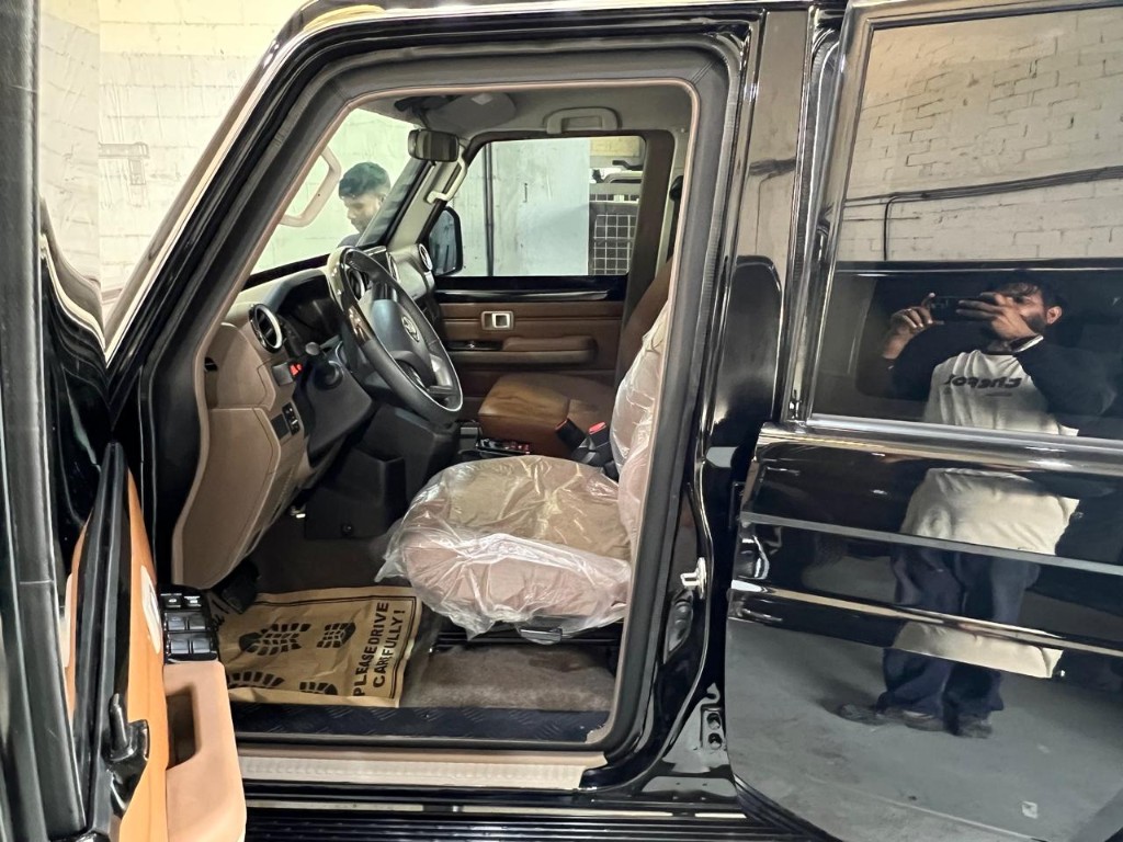 Toyota Land Cruiser 76 Hardtop