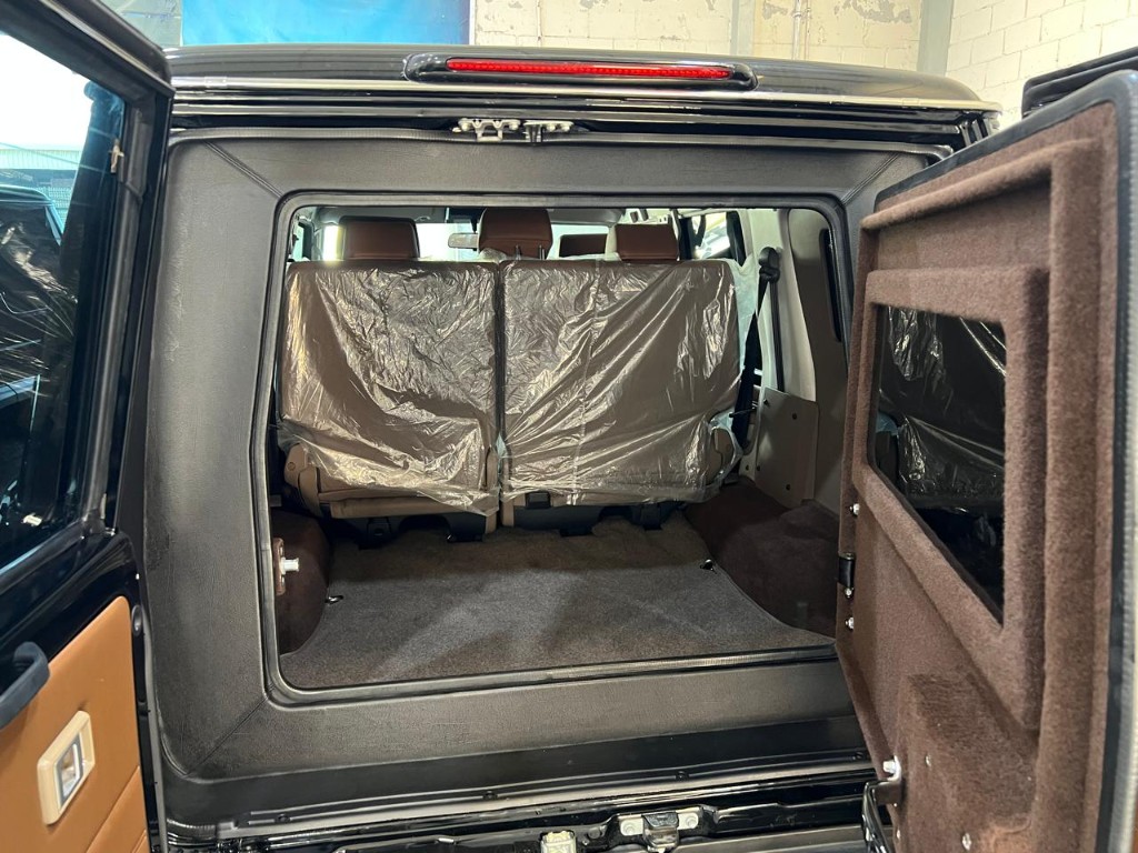 Toyota Land Cruiser 76 Hardtop thumb 4