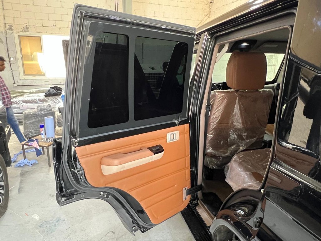 Toyota Land Cruiser 76 Hardtop thumb 7