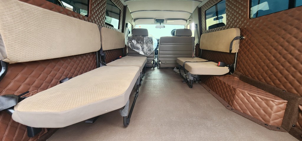 Toyota Land Cruiser 78 Hardtop thumb 2