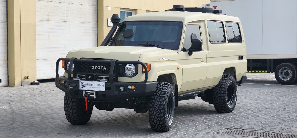 Toyota Land Cruiser 78 Hardtop thumb 4